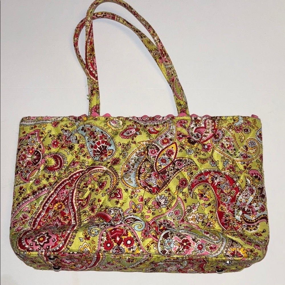 VERA BRADLEY SMALL QUILTED TOTE BAG GREEN PAISLEY DESIGN PINK DETAIL ON TOP